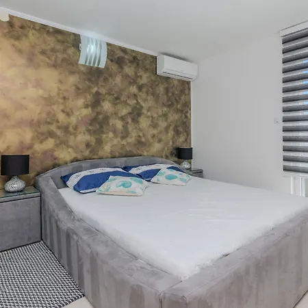 Mavracic 2 By Interhome Apartmán